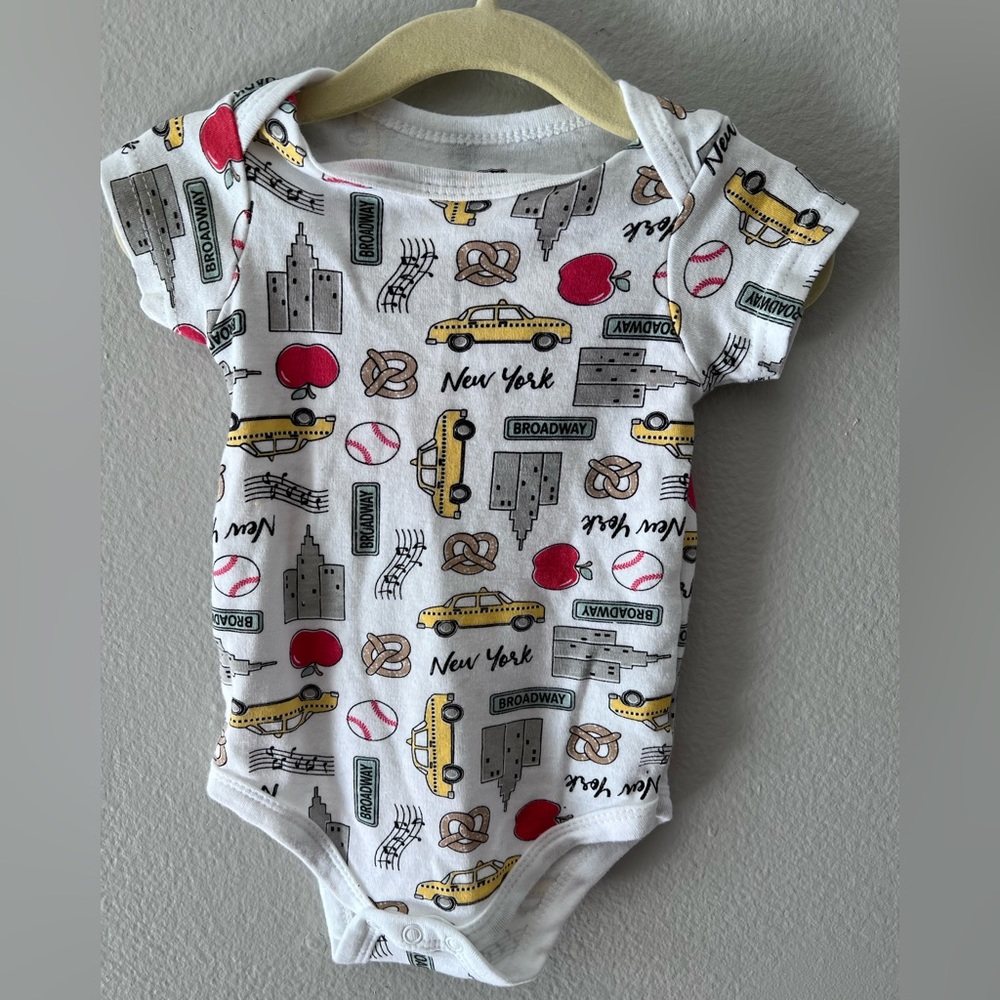 3 NYC themed onesies - Baby - Size 3-6 months
